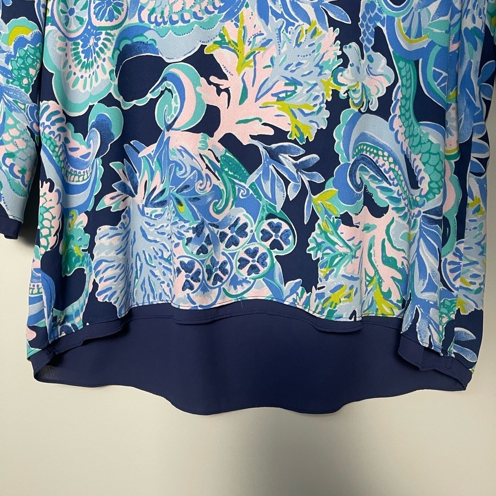 Lilly Pulitzer | Florin Vibrant Botanical Print 3/4 Sleeve Reversible Blouse Top - Picture 4 of 9